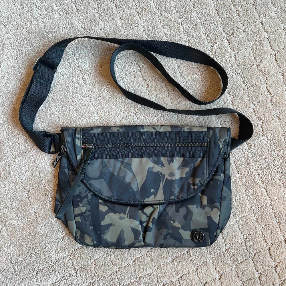 Lululemon Festival II Crossbody Bag Black & Green & Gray Camouflage - NEW